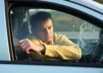 motorista quebra vidro do porta-malas